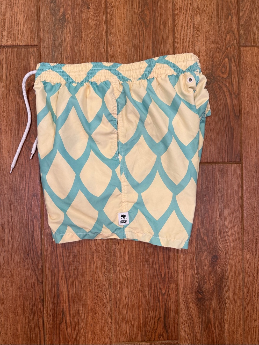 Island Company Yellow and Aqua Geometric Swim Trunks 5” pockets / men’s small